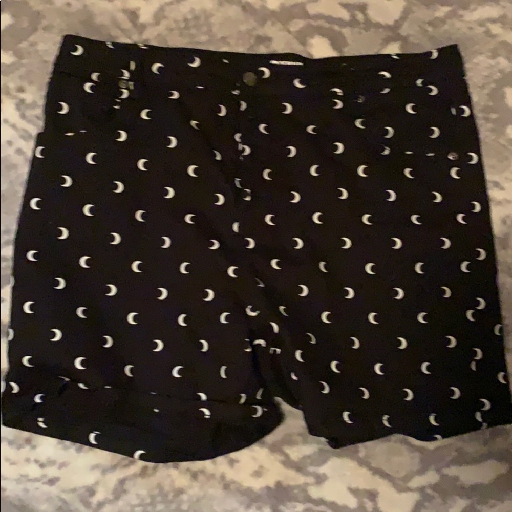 Moon shorts